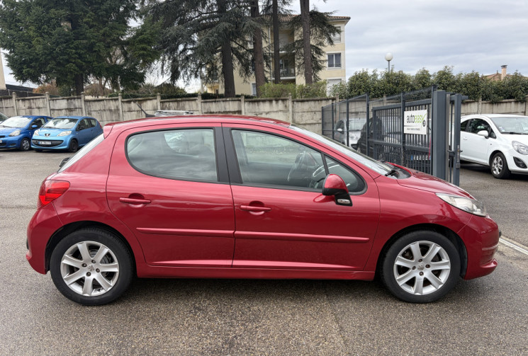 Peugeot 207 1.6 HDI / 110 CH / DISTRIBUTION ET EMBRAYAGE  FAIT / 