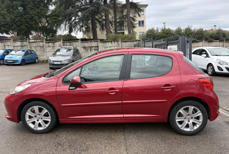Peugeot 207 1.6 HDI / 110 CH / DISTRIBUTION ET EMBRAYAGE  FAIT / 