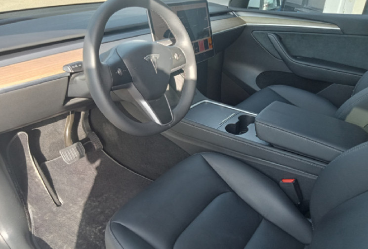 Tesla Model Y STANDARD RWD 