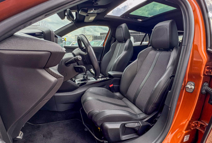 Peugeot 2008 1.5 BlueHDi 102 cv GT-Line Focal Toit ouvrant LED Angle Mort 