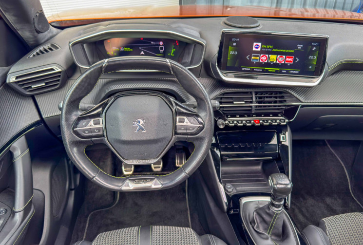 Peugeot 2008 1.5 BlueHDi 102 cv GT-Line Focal Toit ouvrant LED Angle Mort 