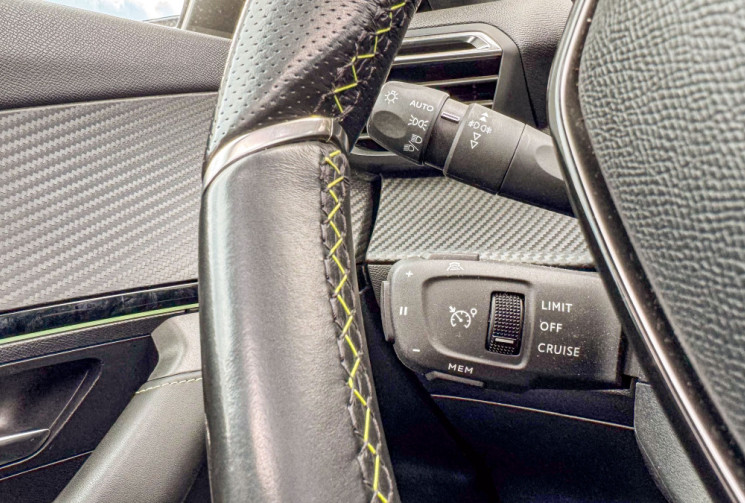 Peugeot 2008 1.5 BlueHDi 102 cv GT-Line Focal Toit ouvrant LED Angle Mort 