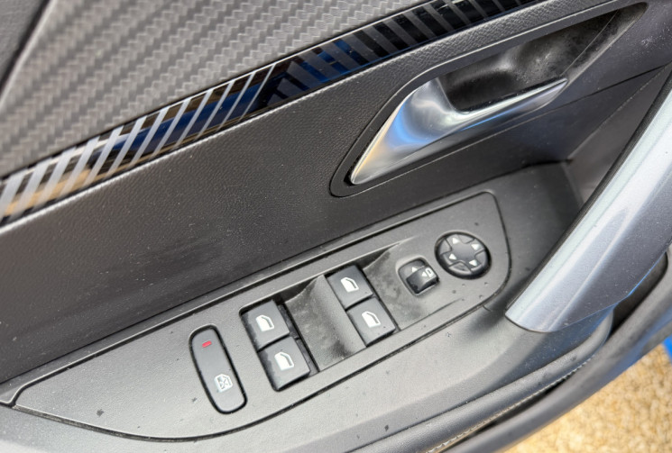 Peugeot 2008 1.2 ALLURE 100 BVM6 / CAMERA DE RECUL / CARPLAY 