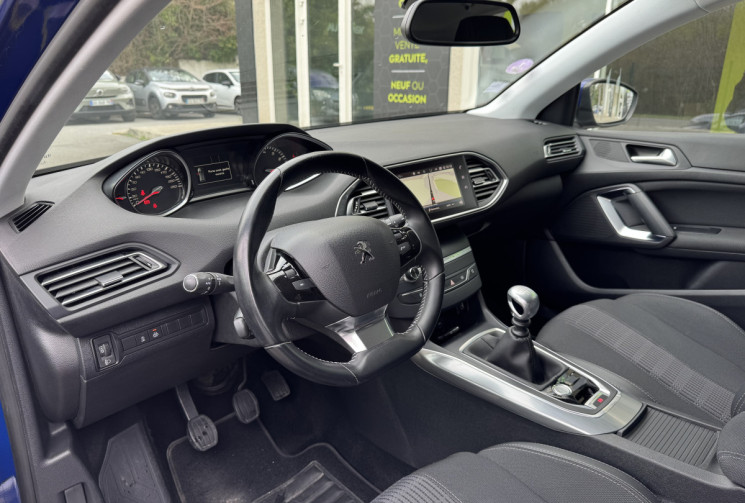 Peugeot 308 1.2 THP 130 ALLURE * GPS * CARPLAY * CAMERA * LED * DISTRI OK 12/2025