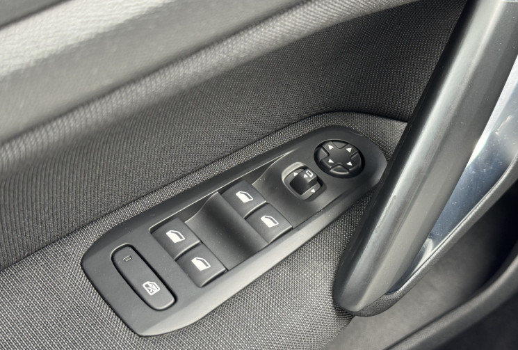 Peugeot 308 1.2 THP 130 ALLURE * GPS * CARPLAY * CAMERA * LED * DISTRI OK 12/2025