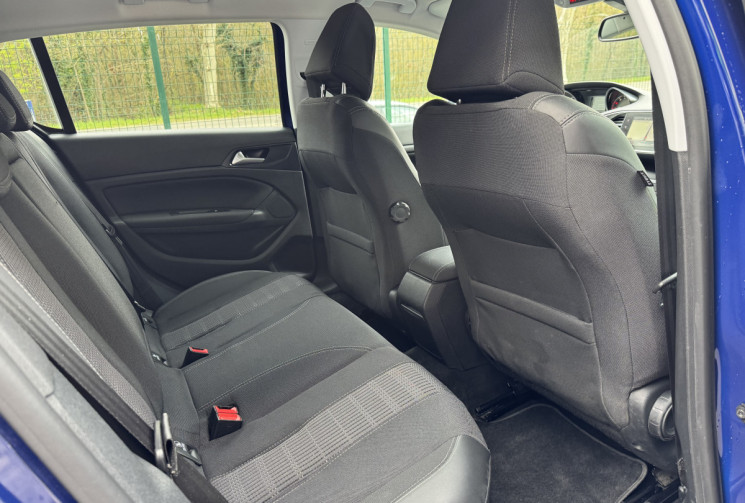 Peugeot 308 1.2 THP 130 ALLURE * GPS * CARPLAY * CAMERA * LED * DISTRI OK 12/2025