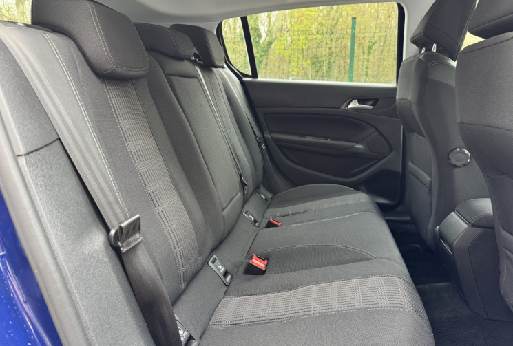 Peugeot 308 1.2 THP 130 ALLURE * GPS * CARPLAY * CAMERA * LED * DISTRI OK 12/2025