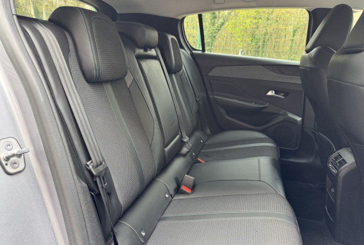 Peugeot 308 ALLURE Pack 1.5 HDI 130 EAT8 / Camera / Carplay / Lumière ambiance / FULL Entretien  