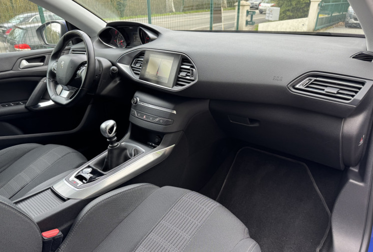 Peugeot 308 1.2 THP 130 ALLURE * GPS * CARPLAY * CAMERA * LED * DISTRI OK 12/2025