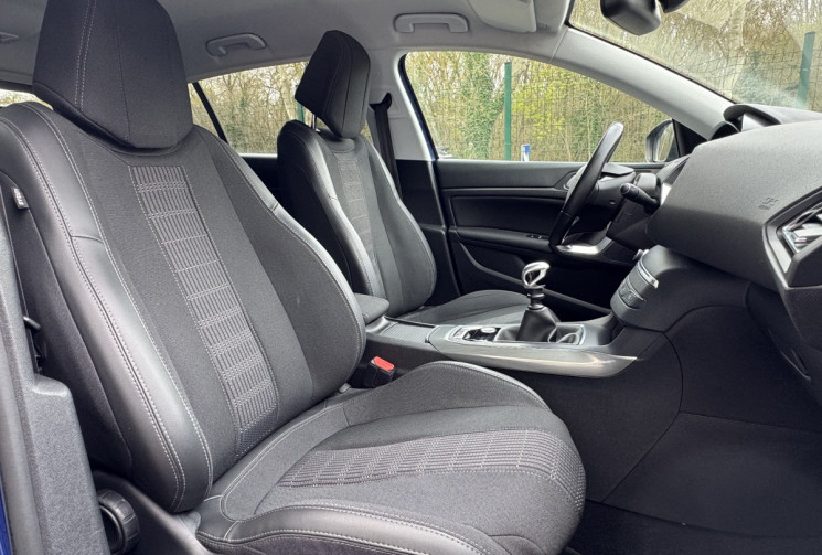 Peugeot 308 1.2 THP 130 ALLURE * GPS * CARPLAY * CAMERA * LED * DISTRI OK 12/2025