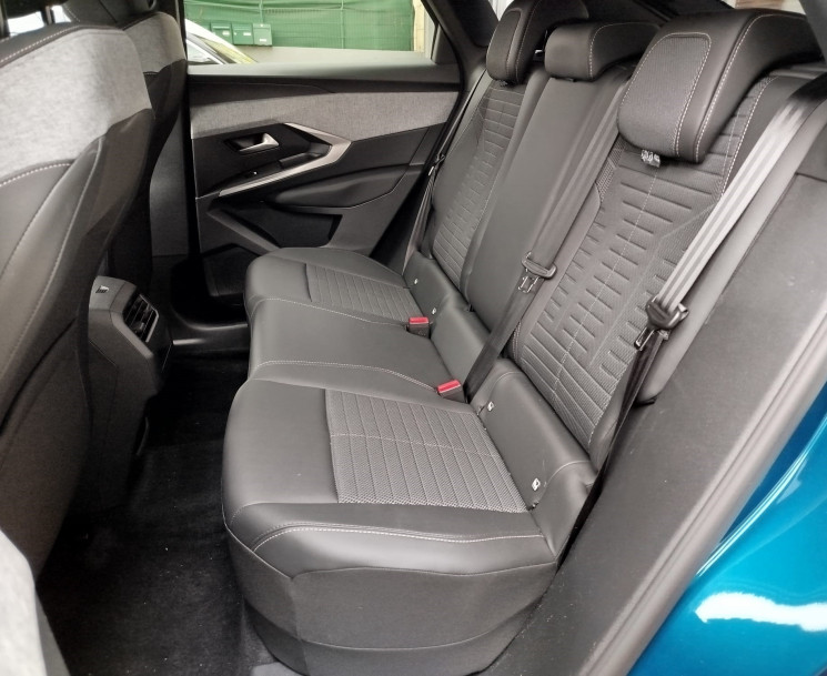 Peugeot 3008 III 1.2 Hybrid // ALLURE // e-DSC6 136 cv