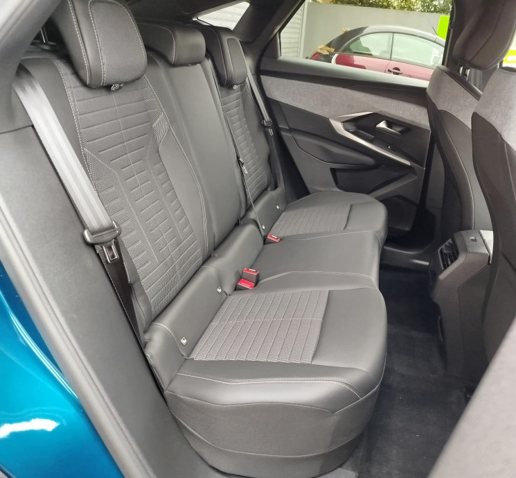 Peugeot 3008 III 1.2 Hybrid // ALLURE // e-DSC6 136 cv