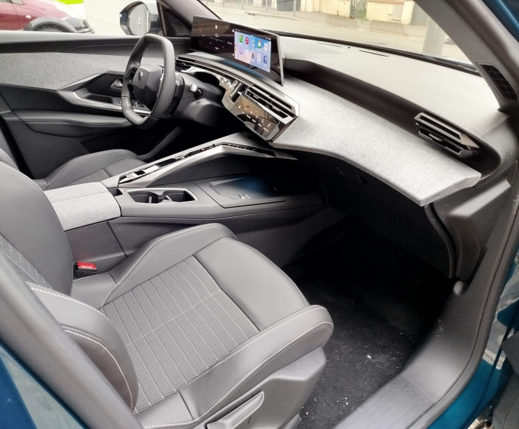 Peugeot 3008 III 1.2 Hybrid // ALLURE // e-DSC6 136 cv