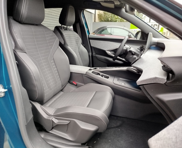 Peugeot 3008 III 1.2 Hybrid // ALLURE // e-DSC6 136 cv