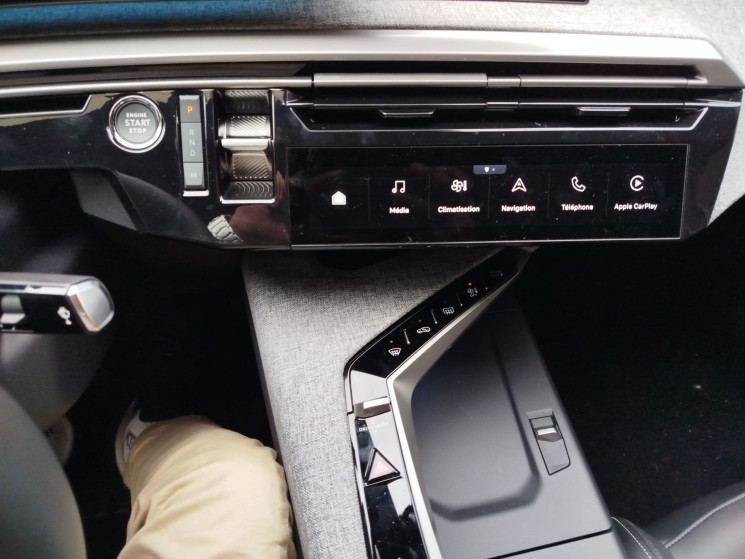 Peugeot 3008 III 1.2 Hybrid // ALLURE // e-DSC6 136 cv