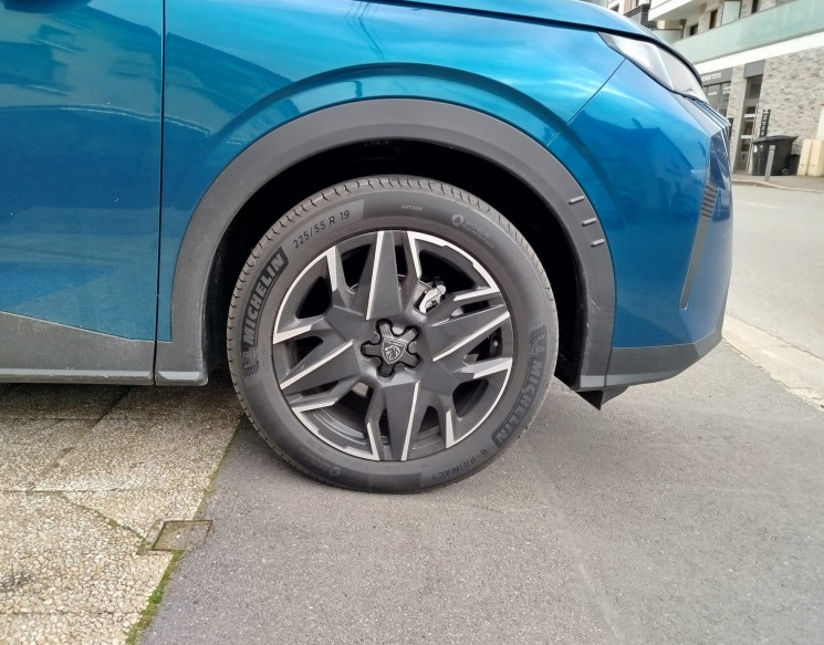 Peugeot 3008 III 1.2 Hybrid // ALLURE // e-DSC6 136 cv