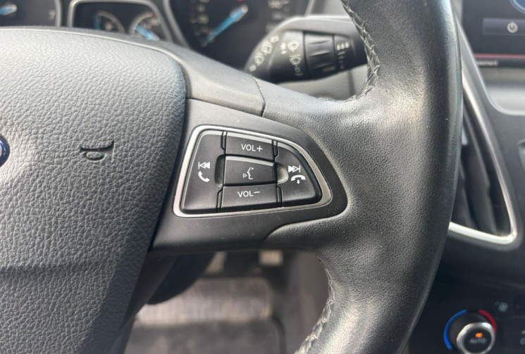 Ford Focus III 1.0 ECOBOOST 125 TITANIUM / GPS / RADAR RECUL / GARANTIE 12 MOIS