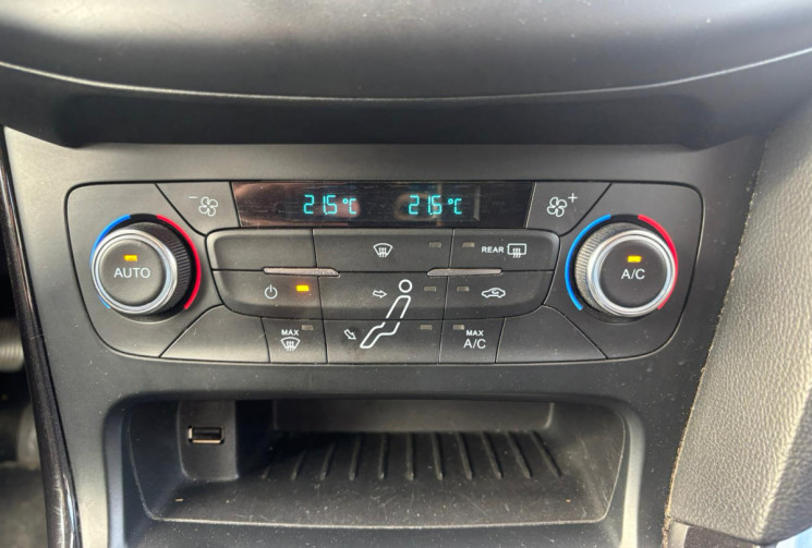 Ford Focus III 1.0 ECOBOOST 125 TITANIUM / GPS / RADAR RECUL / GARANTIE 12 MOIS