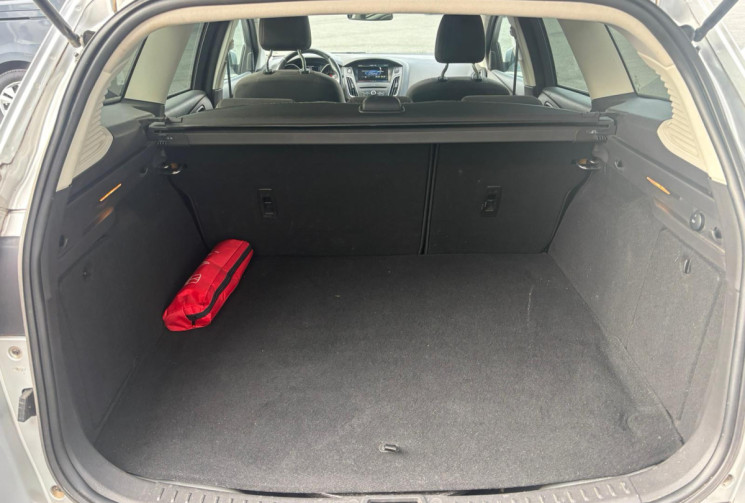 Ford Focus III 1.0 ECOBOOST 125 TITANIUM / GPS / RADAR RECUL / GARANTIE 12 MOIS