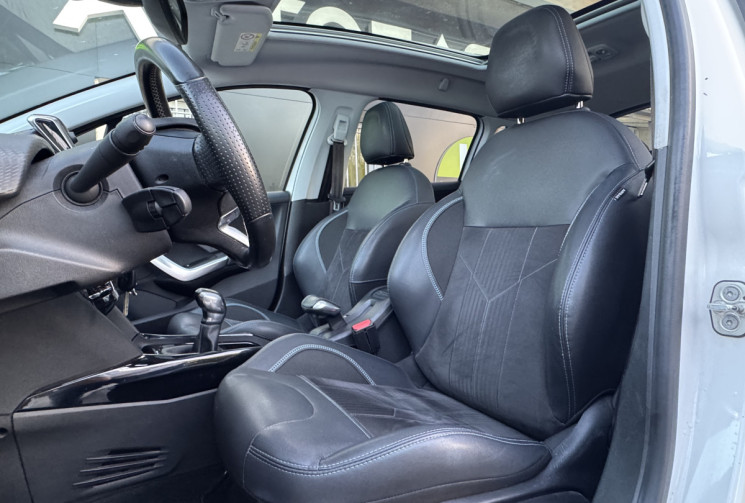 Peugeot 2008 1.2 110 CROSSWAY * TOIT PANO * ATTELAGE * FULL ENTRETIEN * DISTRI OK * GARANTIE 6 MOIS