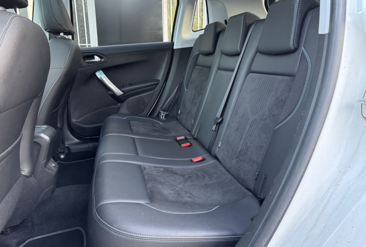 Peugeot 2008 1.2 110 CROSSWAY * TOIT PANO * ATTELAGE * FULL ENTRETIEN * DISTRI OK * GARANTIE 6 MOIS