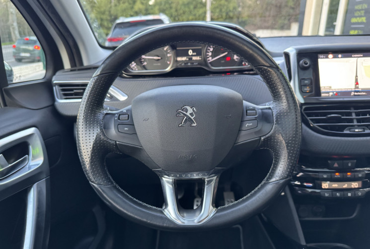 Peugeot 2008 1.2 110 CROSSWAY * TOIT PANO * ATTELAGE * FULL ENTRETIEN * DISTRI OK * GARANTIE 6 MOIS