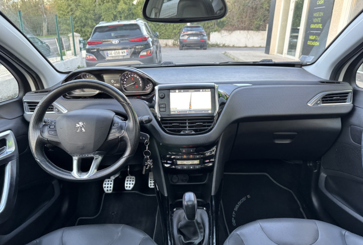Peugeot 2008 1.2 110 CROSSWAY * TOIT PANO * ATTELAGE * FULL ENTRETIEN * DISTRI OK * GARANTIE 6 MOIS