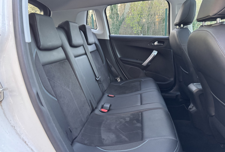 Peugeot 2008 1.2 110 CROSSWAY * TOIT PANO * ATTELAGE * FULL ENTRETIEN * DISTRI OK * GARANTIE 6 MOIS