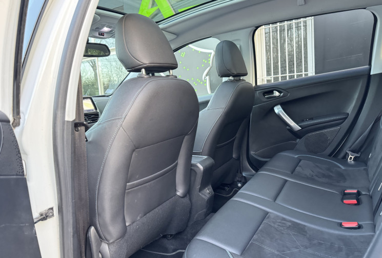 Peugeot 2008 1.2 110 CROSSWAY * TOIT PANO * ATTELAGE * FULL ENTRETIEN * DISTRI OK * GARANTIE 6 MOIS