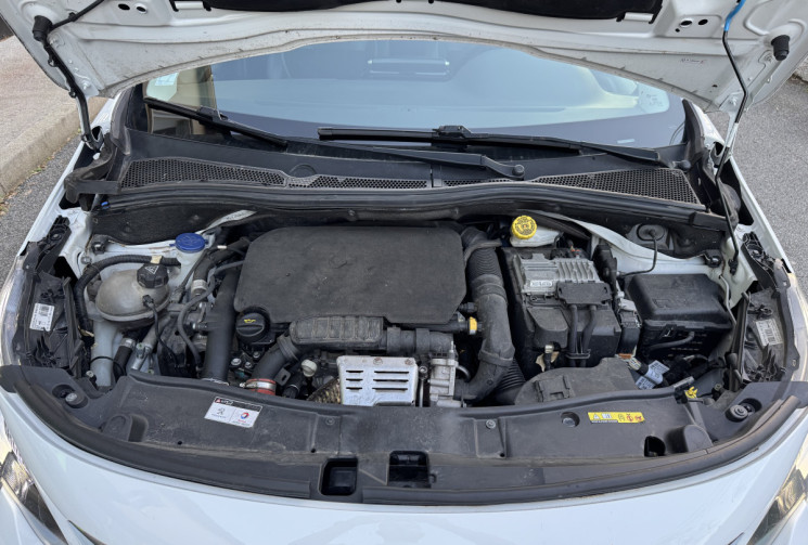 Peugeot 2008 1.2 110 CROSSWAY * TOIT PANO * ATTELAGE * FULL ENTRETIEN * DISTRI OK * GARANTIE 6 MOIS