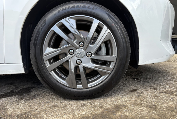 Peugeot 208 1.5 BLUEHDI 100 ACTIVE PACK