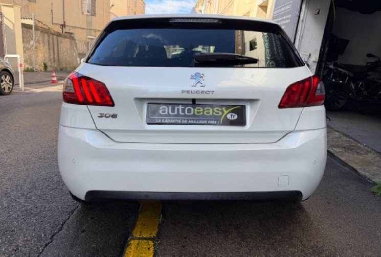 Peugeot 308 style 1.2 110 cv 2em main / CARPLAY / DISTRIBUTION NEUVE CHEZ PEUGEOT 