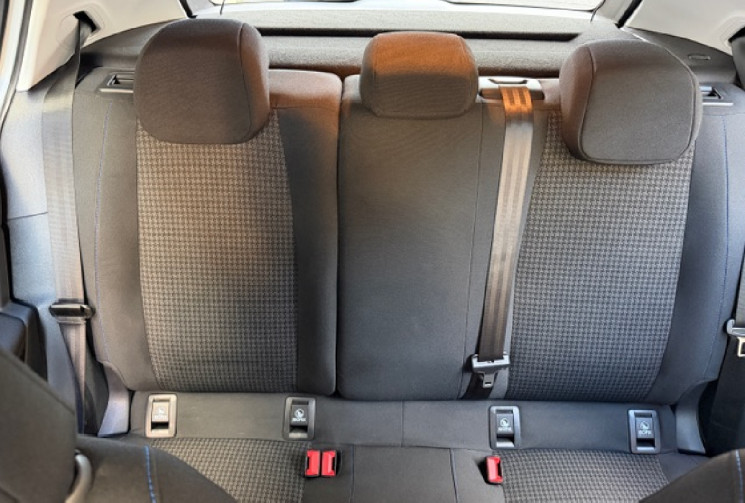 Peugeot 308 style 1.2 110 cv 2em main / CARPLAY / DISTRIBUTION NEUVE CHEZ PEUGEOT 