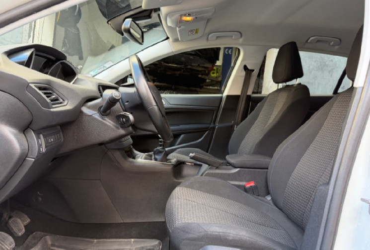 Peugeot 308 style 1.2 110 cv 2em main / CARPLAY / DISTRIBUTION NEUVE CHEZ PEUGEOT 