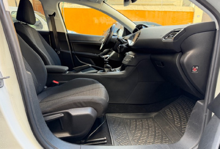 Peugeot 308 style 1.2 110 cv 2em main / CARPLAY / DISTRIBUTION NEUVE CHEZ PEUGEOT 