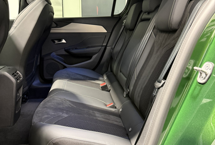 Peugeot 308 GT 1.2 130 EAT8 Toit ouvrant / sièges alcantara surpiqûres vertes / Hifi Focal