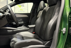 Peugeot 308 GT 1.2 130 EAT8 Toit ouvrant / sièges alcantara surpiqûres vertes / Hifi Focal