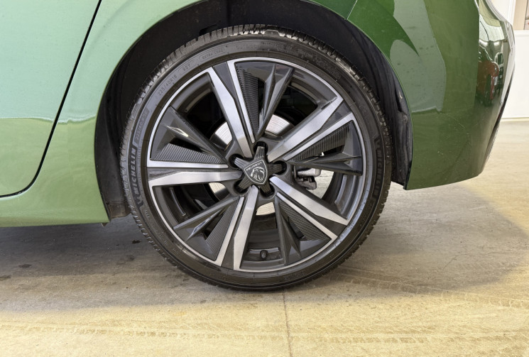 Peugeot 308 GT 1.2 130 EAT8 Toit ouvrant / sièges alcantara surpiqûres vertes / Hifi Focal