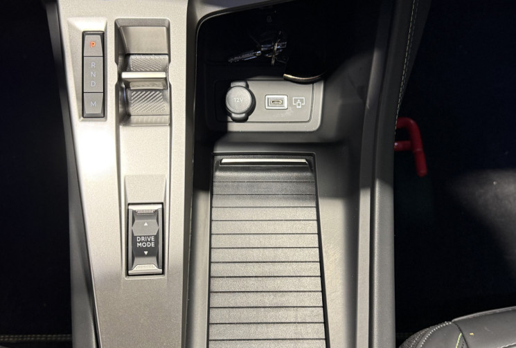 Peugeot 308 GT 1.2 130 EAT8 Toit ouvrant / sièges alcantara surpiqûres vertes / Hifi Focal