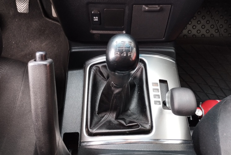 Mitsubishi Pajero 3.2 Di-D 200 Inform 7 Places 4x4 BVM5