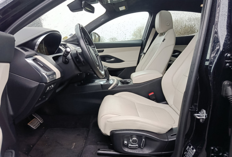 Jaguar E-Pace 2.0D R-DYNAMIC HSE 240 / TOIT PANORAMIQUE / GARANTIE MAI 2026