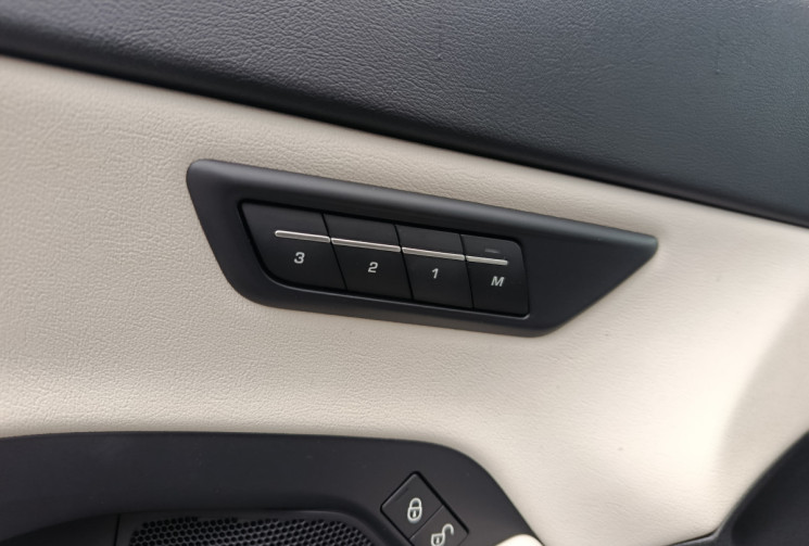 Jaguar E-Pace 2.0D R-DYNAMIC HSE 240 / TOIT PANORAMIQUE / GARANTIE MAI 2026