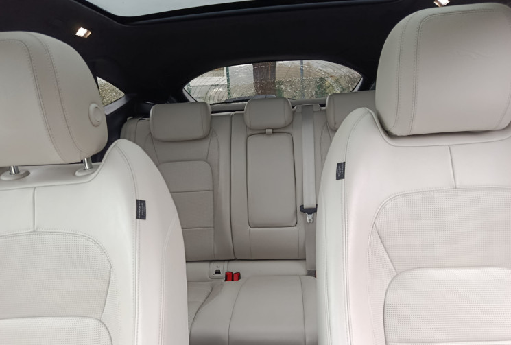 Jaguar E-Pace 2.0D R-DYNAMIC HSE 240 / TOIT PANORAMIQUE / GARANTIE MAI 2026