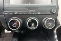 Jaguar E-Pace 2.0D R-DYNAMIC HSE 240 / TOIT PANORAMIQUE / GARANTIE MAI 2026