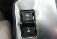 Jaguar E-Pace 2.0D R-DYNAMIC HSE 240 / TOIT PANORAMIQUE / GARANTIE MAI 2026