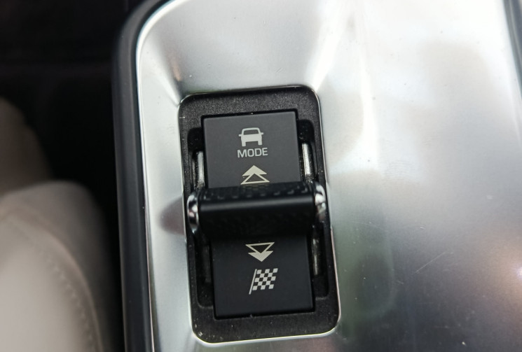 Jaguar E-Pace 2.0D R-DYNAMIC HSE 240 / TOIT PANORAMIQUE / GARANTIE MAI 2026