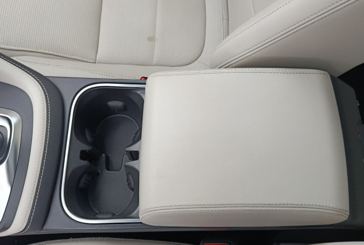 Jaguar E-Pace 2.0D R-DYNAMIC HSE 240 / TOIT PANORAMIQUE / GARANTIE MAI 2026