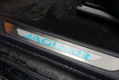 Jaguar E-Pace 2.0D R-DYNAMIC HSE 240 / TOIT PANORAMIQUE / GARANTIE MAI 2026