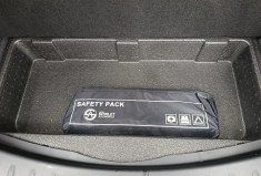 Jaguar E-Pace 2.0D R-DYNAMIC HSE 240 / TOIT PANORAMIQUE / GARANTIE MAI 2026