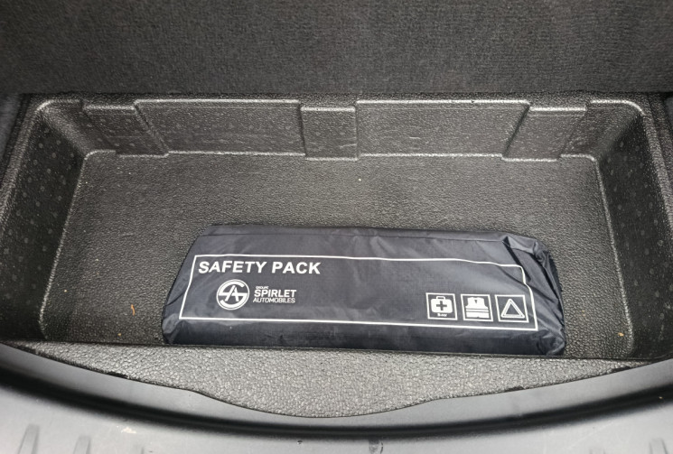 Jaguar E-Pace 2.0D R-DYNAMIC HSE 240 / TOIT PANORAMIQUE / GARANTIE MAI 2026